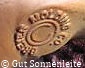 Mold Marking am Hinterbein - eingekreistes Copyright daran angeordnet BREYER&nbsp;MOLDING&nbsp;CO.