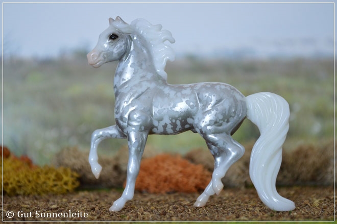 Morgan Prancing #711178 - Glossy Silver Filigree